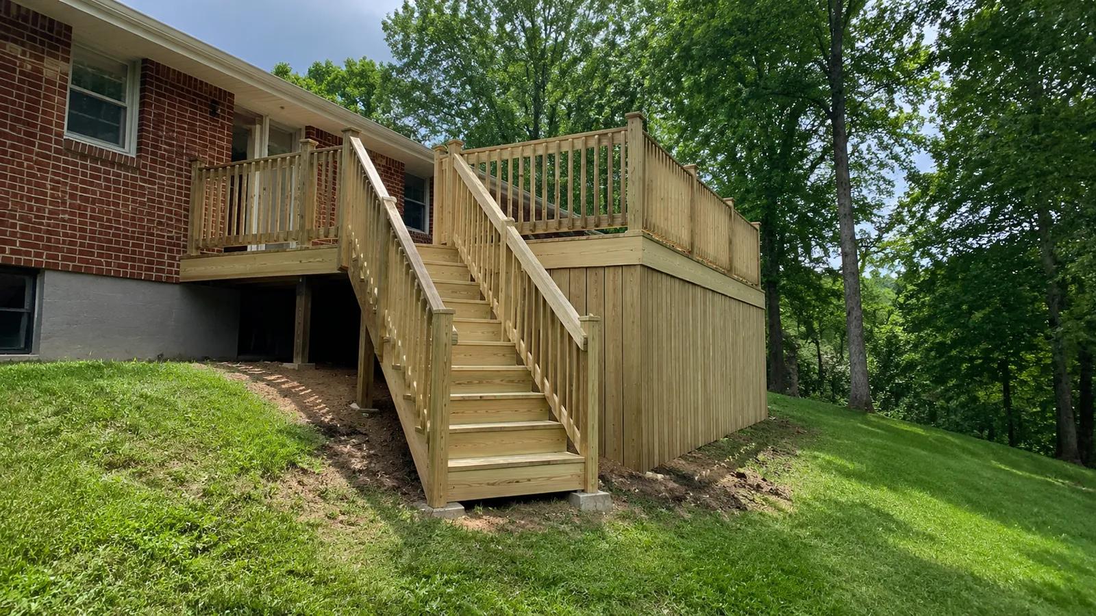 New wood deck build with stairs in London, KY